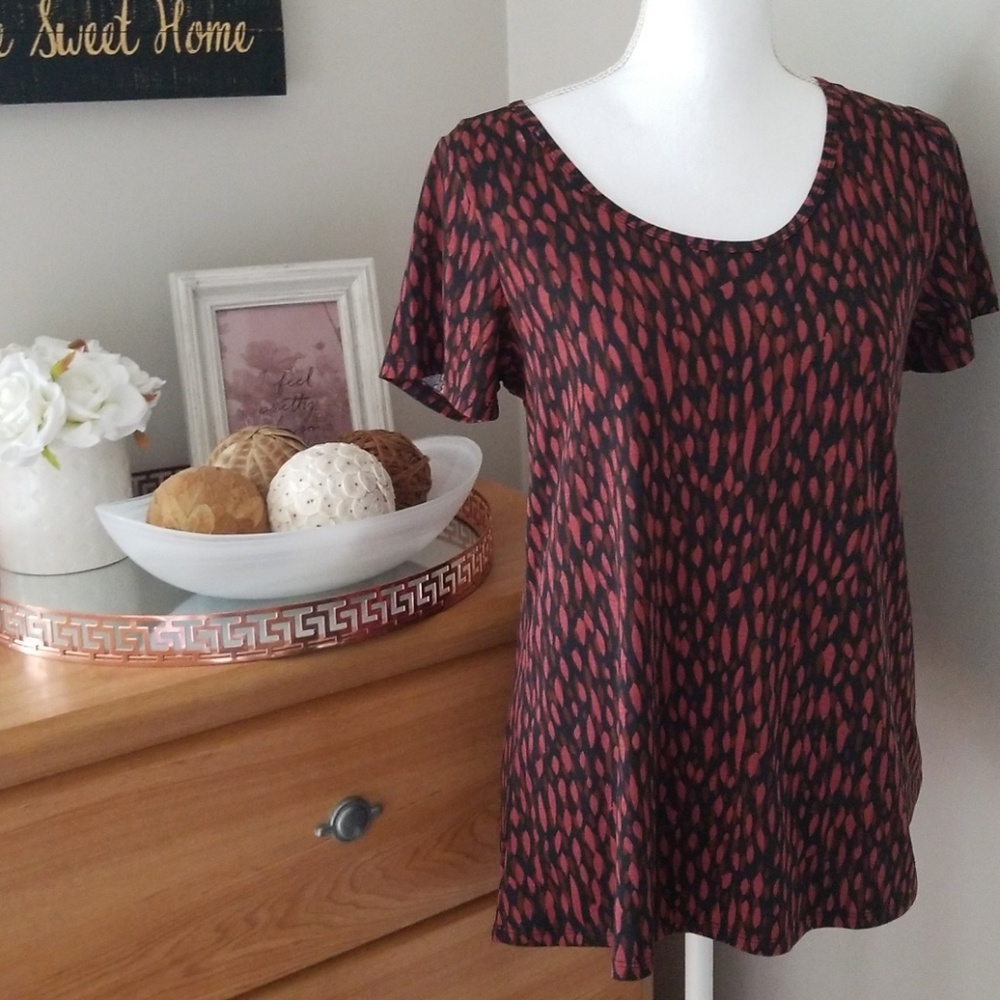 Lularoe Randy tee